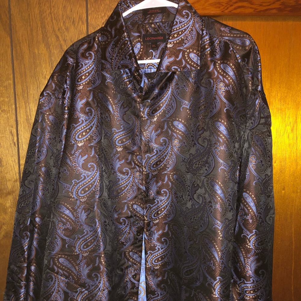 Very nice button up collared shirt